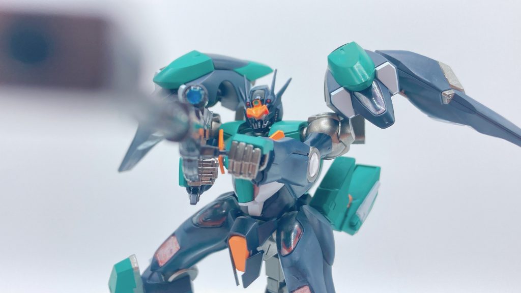 頭部のスコープはデュナメスっぽくちゃんと下に下げられるようにしています‼️狙撃ポーズが様になりますね✨