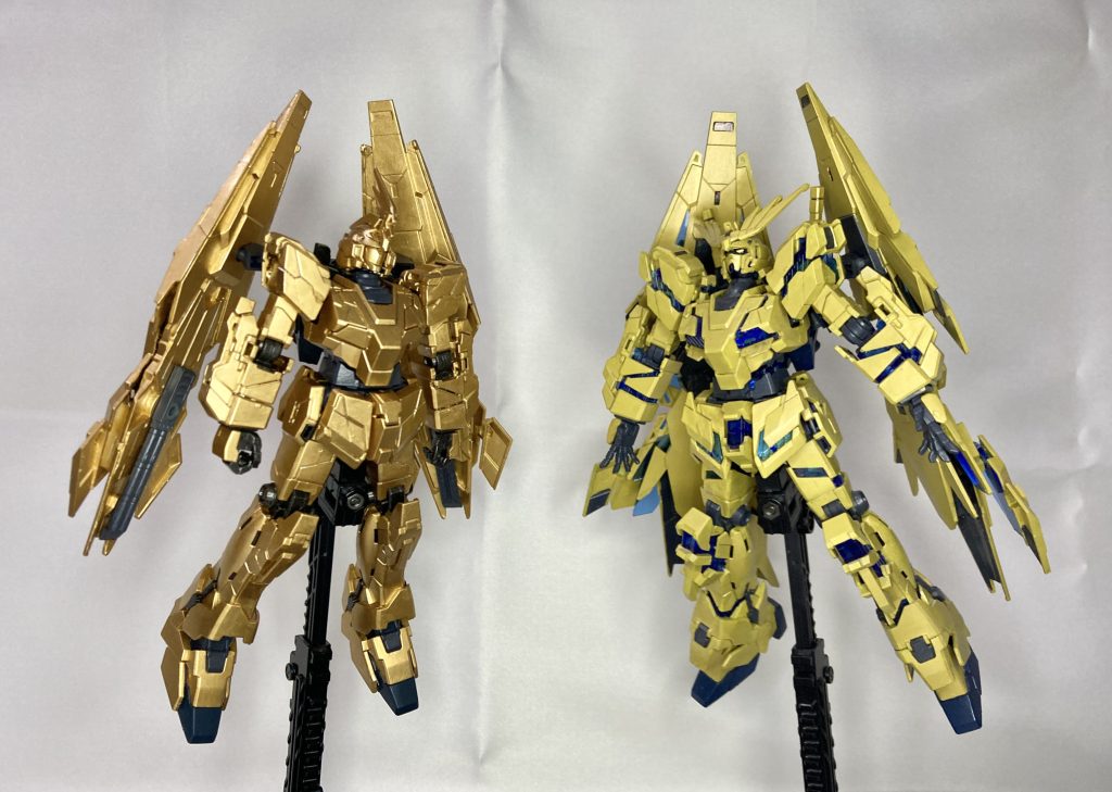 『不死鳥』RX-0-03 フェネクスマーサ曰く、地球連邦がつまらない意地で勝手に作ったユニコーンタイプ3号機です。性能評価トライアルとして、AE社と地球連邦軍が合同で機動試験を実施。しかし模擬戦中にNT-Dの暴走状態となり2号機バンシィを中破、中将含め数十名の軍人ごとエシャロットを撃沈させました。アームド・アーマーDE2基を背部に装着し、「貴婦人と一角獣」に描かれている鳥からコンセプトを得ています。