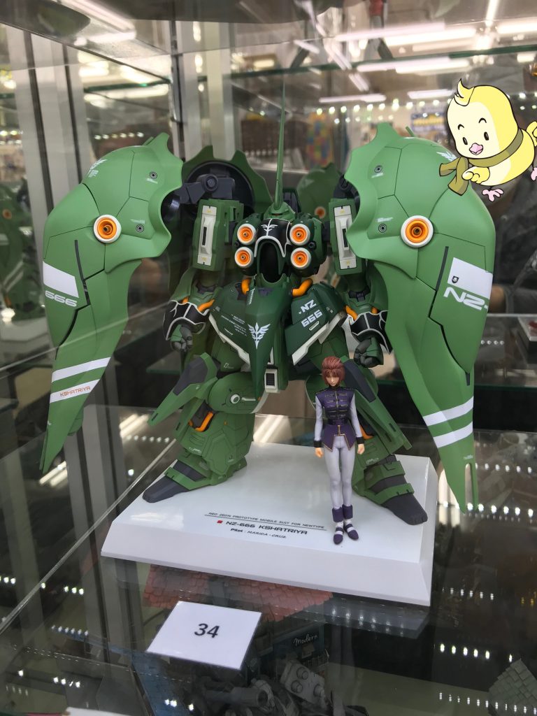 その後、アトリエイット製のマリーダさん(1/20)も作成し、近所の模型店の展示会に参加