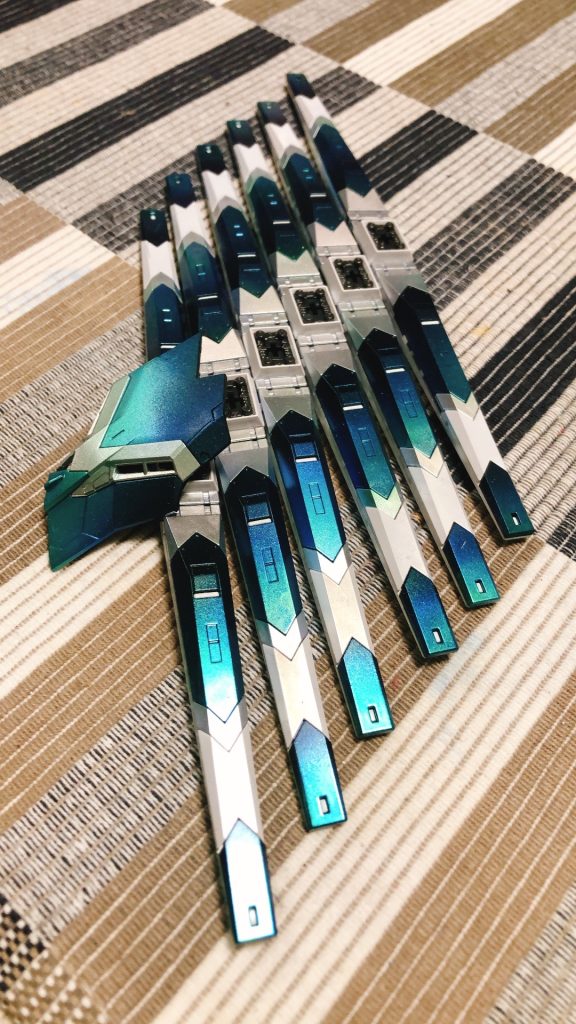 RG Hi-νGUNDAM “Aurora”–4枚目/制作者：Ken