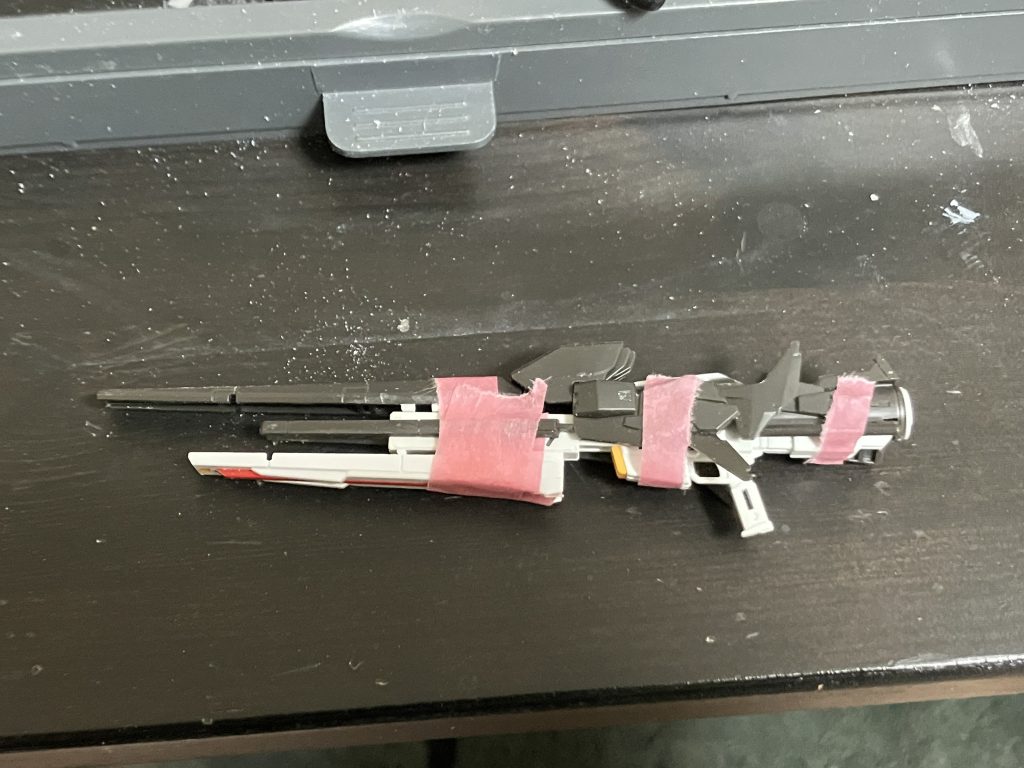 SD福岡νのファンネルとRGνのビームライフルをどう合体させるかでだいぶ悩んでこうなりました。