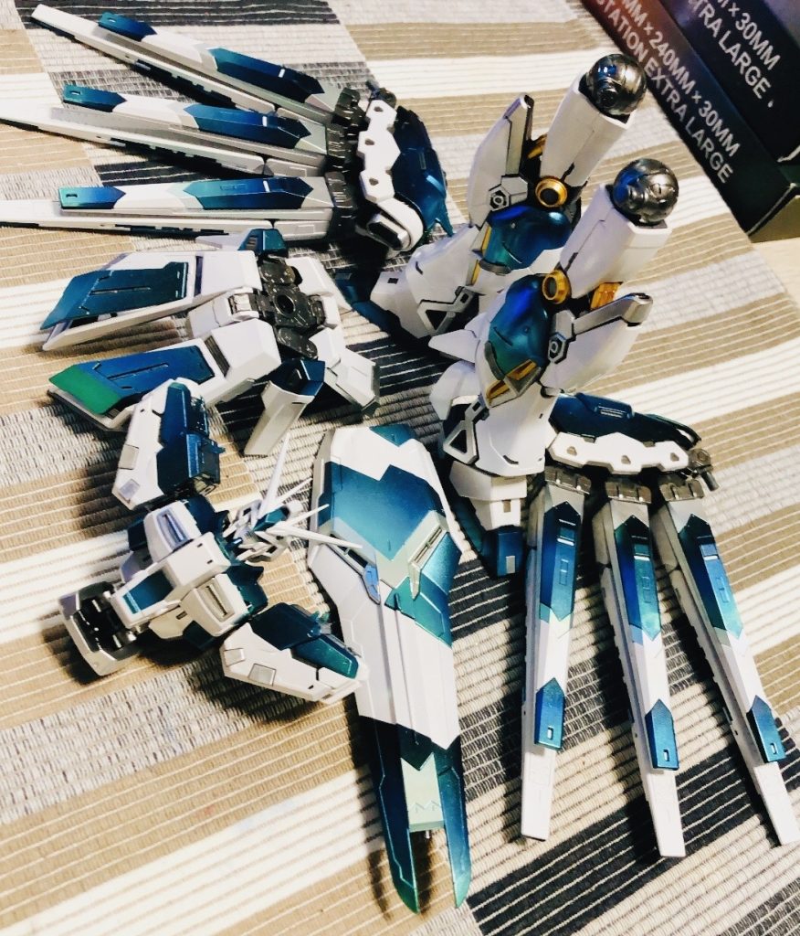 RG Hi-νGUNDAM “Aurora”–3枚目/制作者：Ken