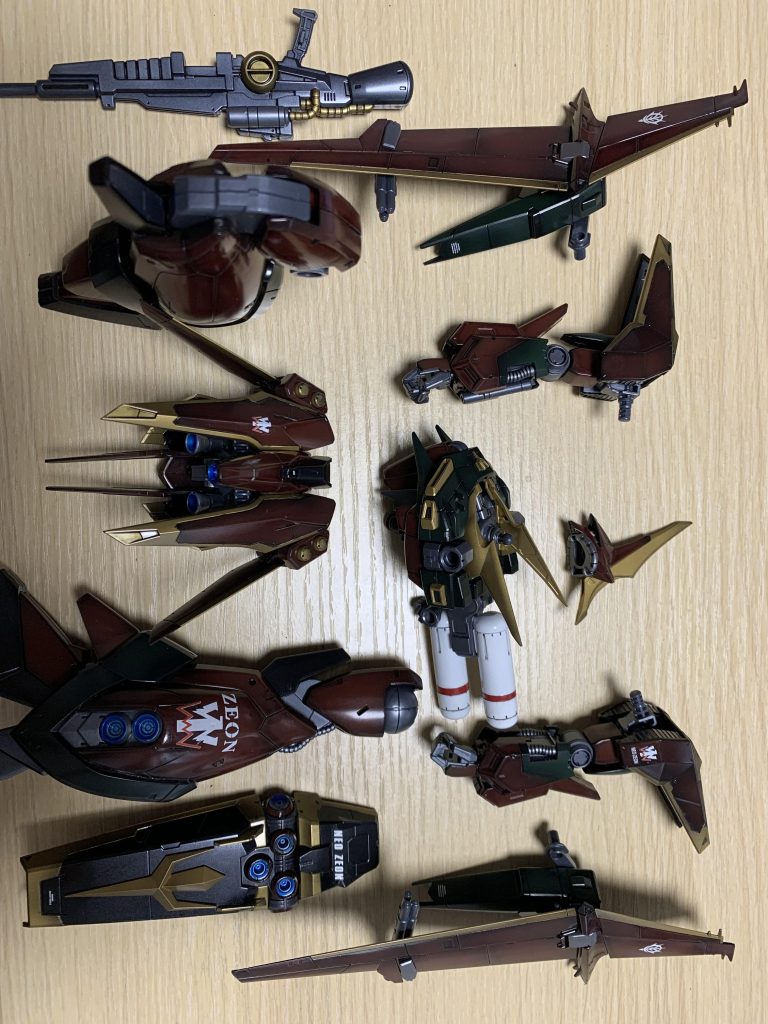 毎度恒例組み立て前。左足の大きいデカールをやってみたかったんですが、斜めに貼るとか工夫しとも良かったかな…