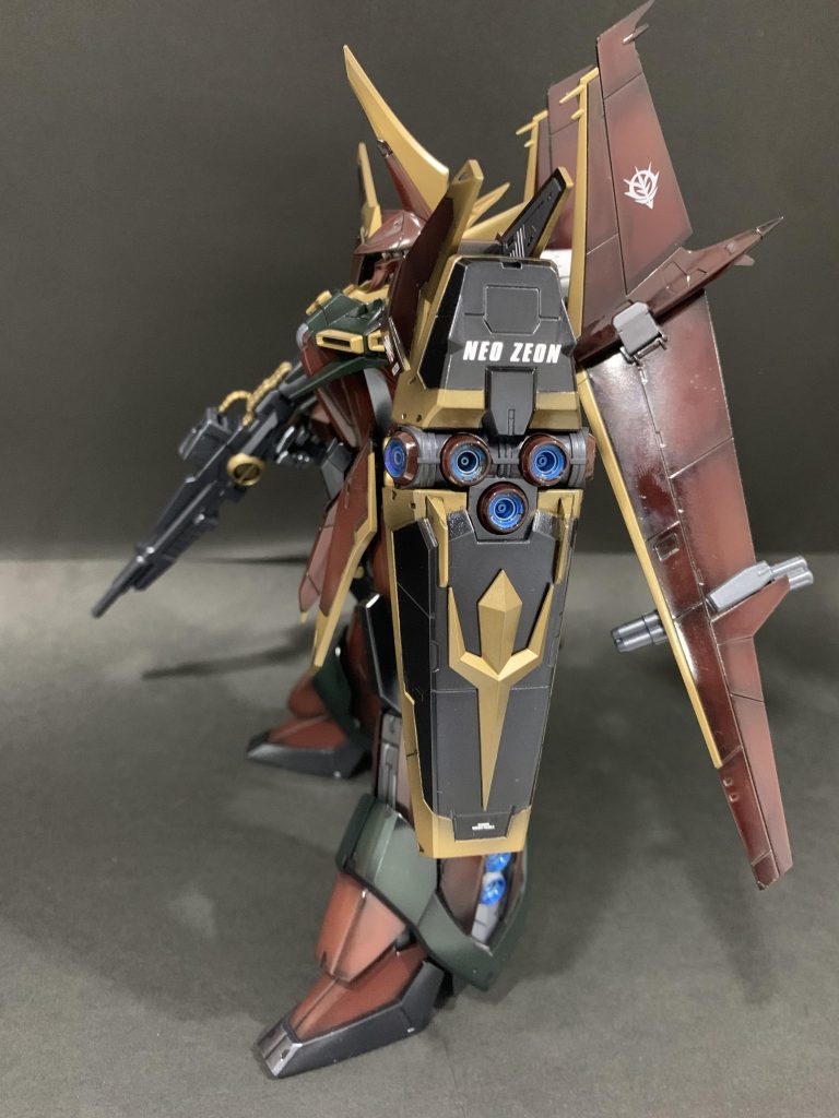 サイドショット。オレンジよりのブラウンを調色しましたが、元色のオレンジに振りたくなかったので、クリアディープレッドを掛けてコートしました。結果オーライ、ブラウンよりに振れてベッコウ飴みたいな感じの色になりました。