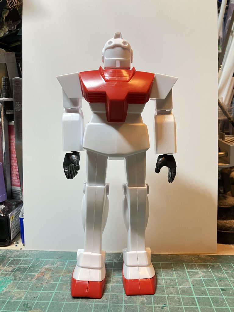 この撫で肩のせいで、さらに弱々しいジムになってますよ〜 Σ(・□・;)