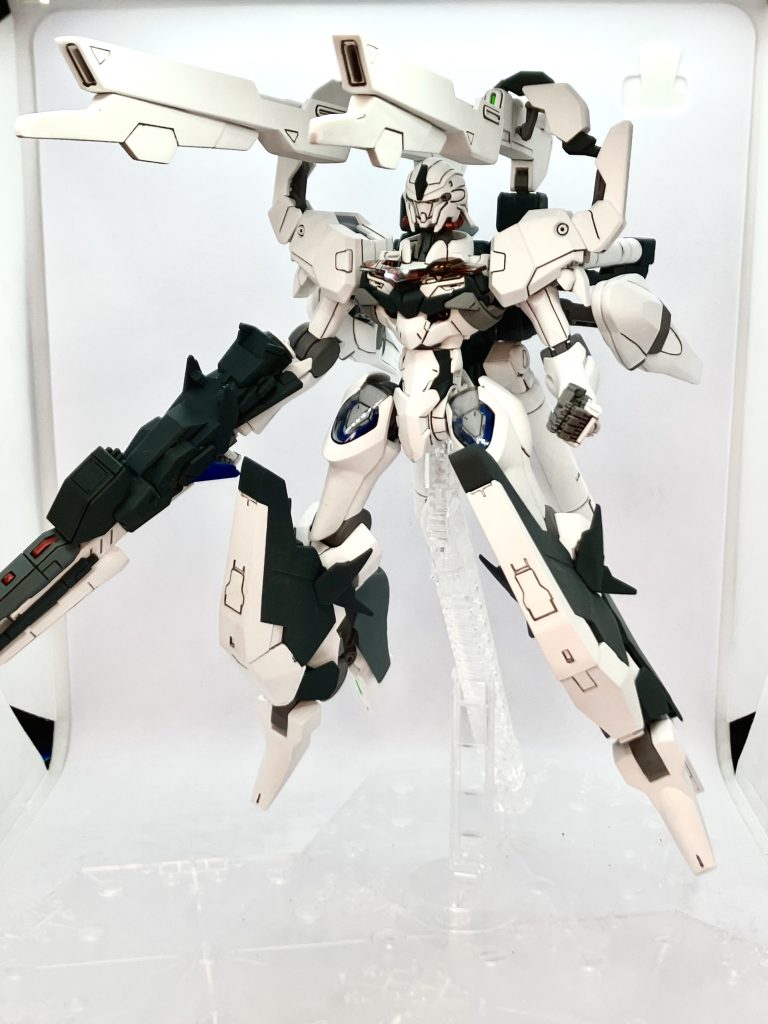 ツインサテライトキャノンもガッチリホールド。とは言え、本家程の威力は無いはずです。