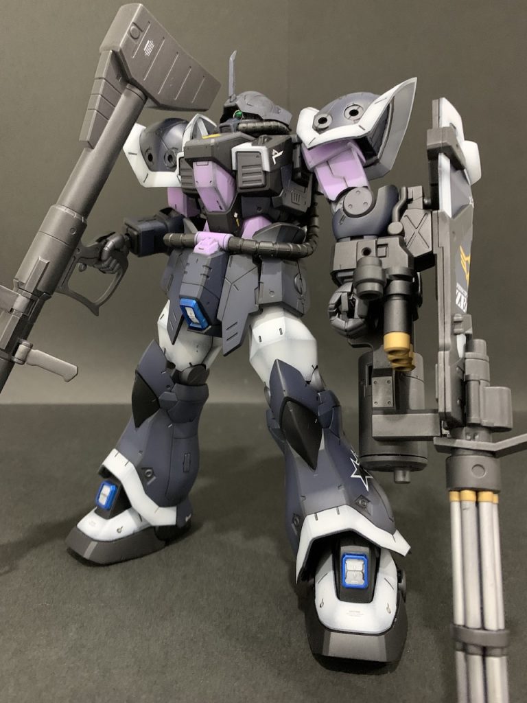 RG黒い三連星専用ザクⅡカラーに寄せて青みの強いネイビーブルーを調色しました。結果、ティターズブルーみたいになりましたが😂とはいえ狙った通りの色味で出来て大満足です。