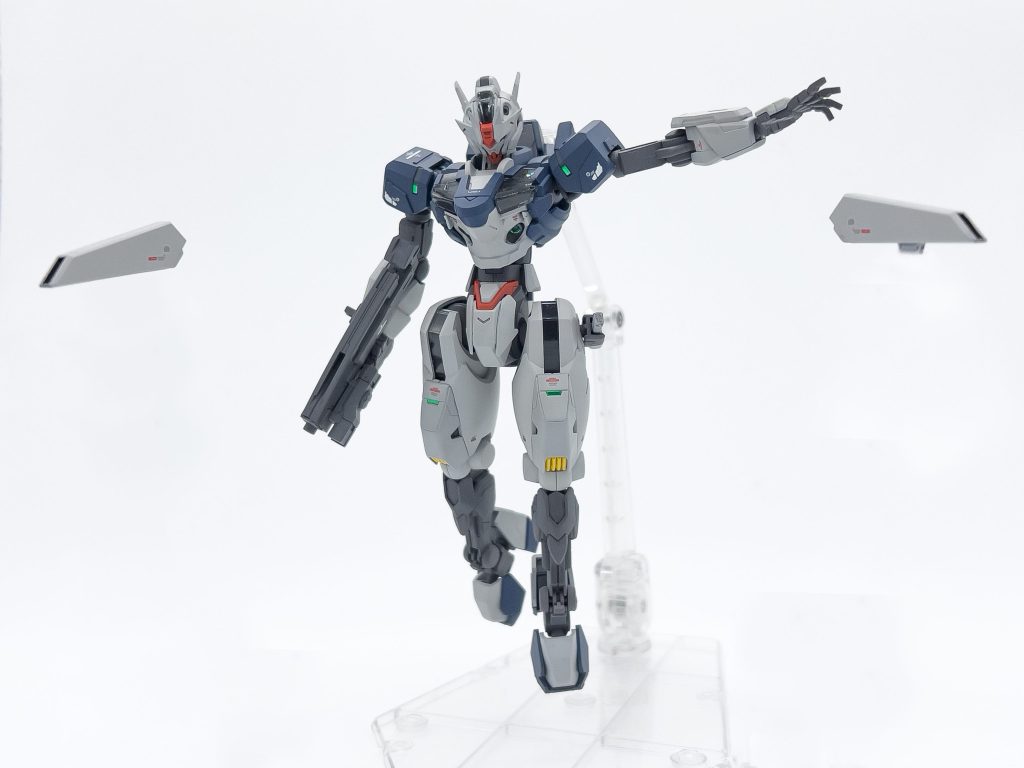 ガンビットは2基だけ装備。ケルディムのライフルビットをベースにしています。カヴンの子たちは10人が非番なのか6、6人で入ってるのかは知りません。