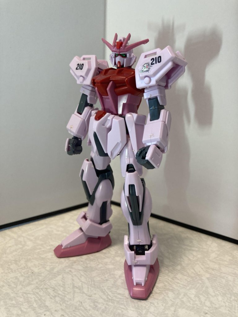 頭部を組立。足のモナカ具合から、旧HGかな?と判断しています。最後までご覧いただきありがとうございました。