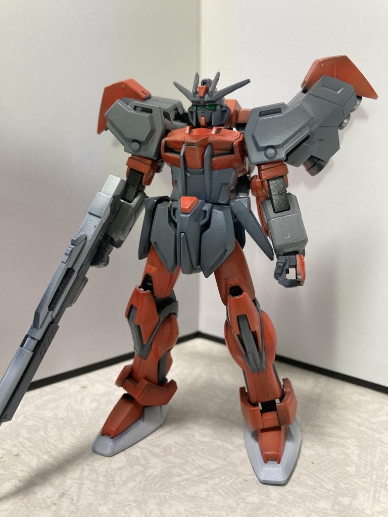 カラーリングはGアルケインを参考に。どちらもパイロットは姉ですし、弟に機体を取られたりと共通項も多いのでwライフルはEGのνガンダムのものを持たせています。