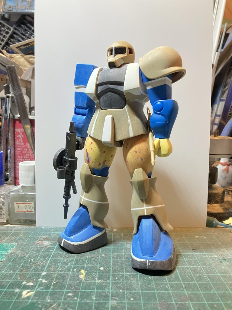 胸部3ミリ前に幅増しして、さらにエポパテでボリューム増したから、どっしりした感を出してみました太ももは少し大袈裟にボリュームアップ♪