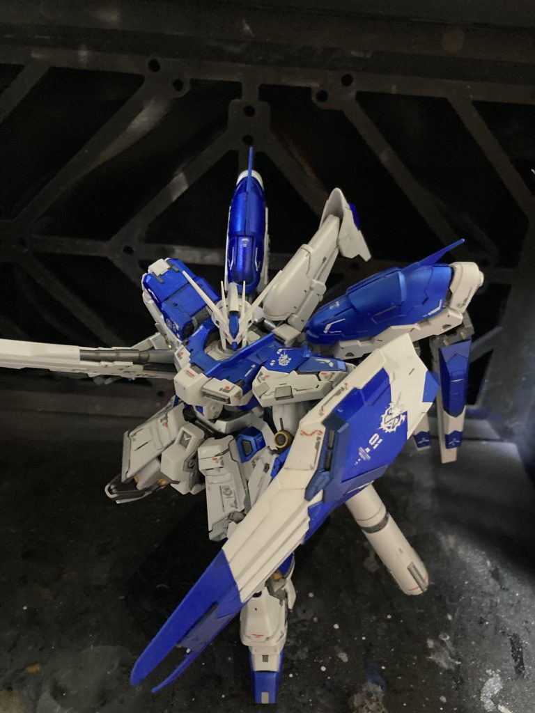 ブルーはEXシルバー下地のウルトラマリンブルーからクリスタルカラーのサファイアブルーを塗装。発色が鮮やかになりいい感じになりました。