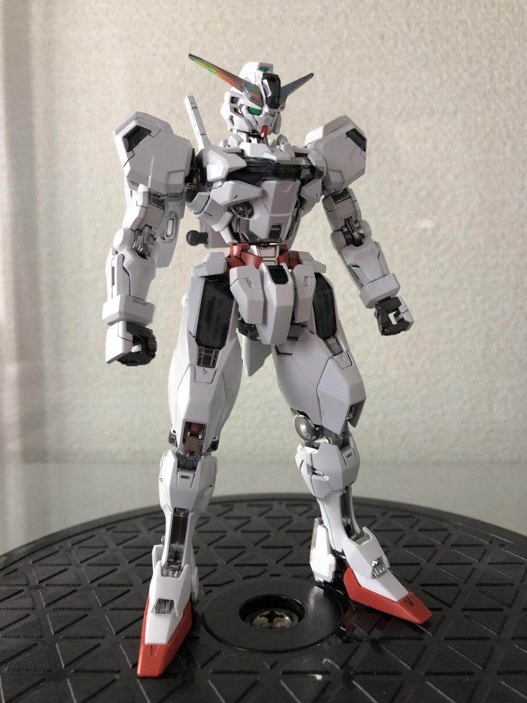 白・赤パーツは磨いただけ。付属シールも惜しげもなく使ってます。