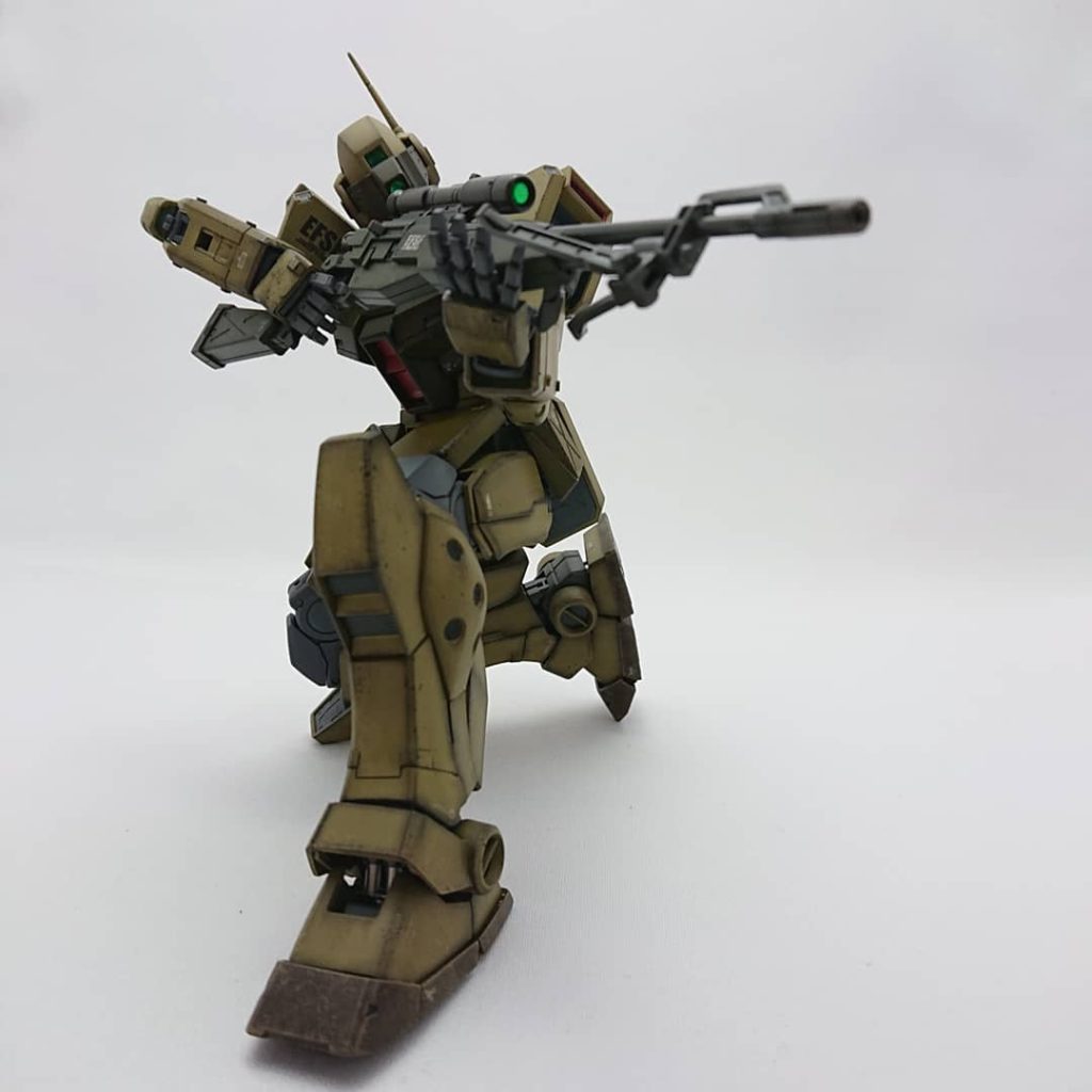 立て膝での射撃ポーズが一番決まるキットではないでしょうか。購入から何年の積んでいたのが勿体無いキットでした。