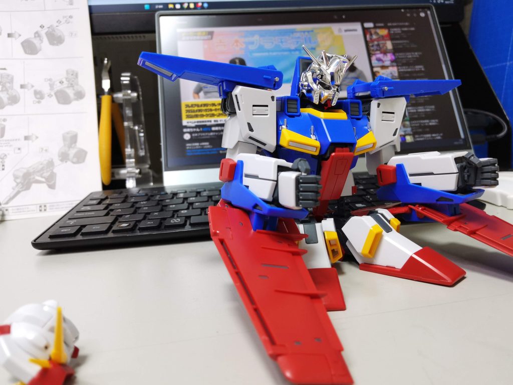 旧MGの頭をつけてみました。こちらのほうがアニメ設定に近いですね。