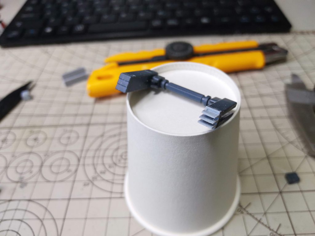 肩のスリットを追加しました。