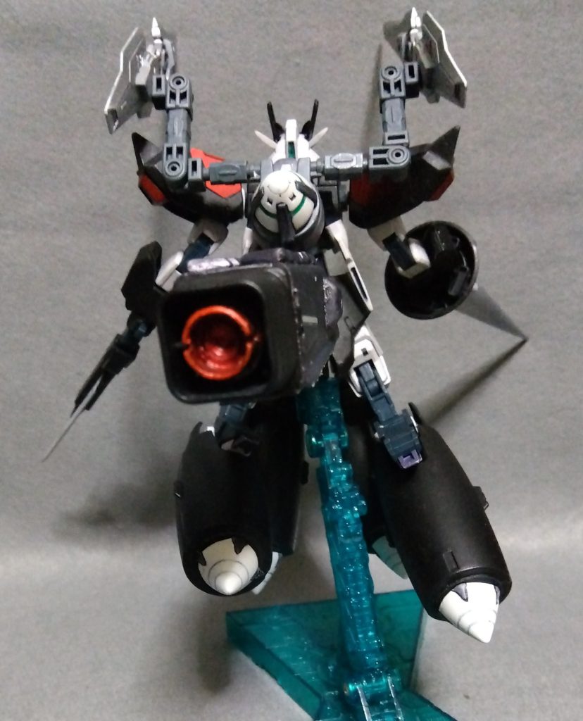 機体前面にGNフィールドを展開しつつ圧倒的な推力で敵陣に突入し、ビームやミサイルを乱射しながら、敵旗艦や要塞などの装甲目標に甚大な損害を与えるべく造られた高機動強襲型(めいわくけい)アーマーである 武装