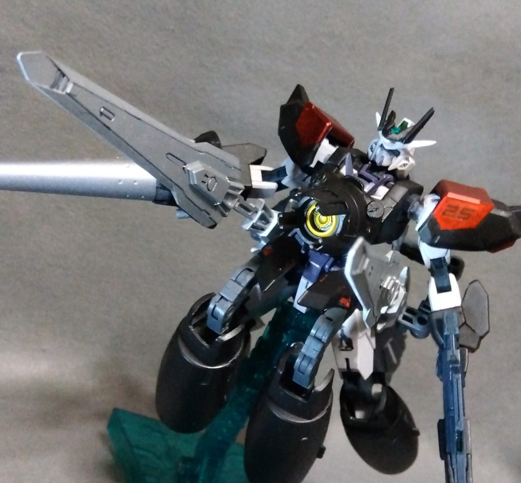 2基のバインダーを仮想バレルとして発射するビームにGNフィールド発生器で干渉し、ある種の回転を加えて、より広範囲への攻撃を可能とする特殊砲撃は『ハリケーンミキサー』と呼称するw