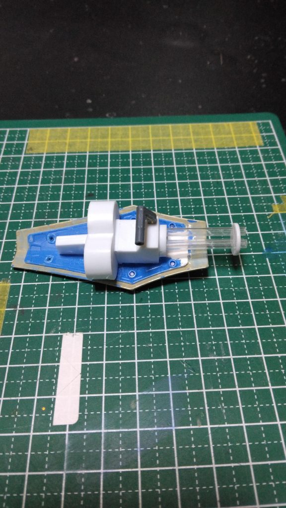 マガジンは、装弾数を増やしたいので太鼓型を2つ(実銃にも在るのを参考にしました。)の物にしました。