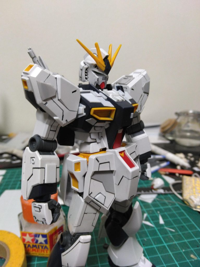 まだ余り塗り分けはしていませんかパーティングラインはプラ板やヤスリがけで消し飛ばします。