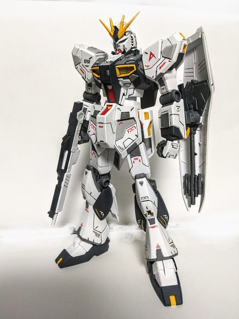 今回はガンプラ騎士団の三大義務のフラッグ落とし、シャープ化、アンテナの延長を完全に忘れていました…まぁー元々ツンツンしているので気になりませんね笑。