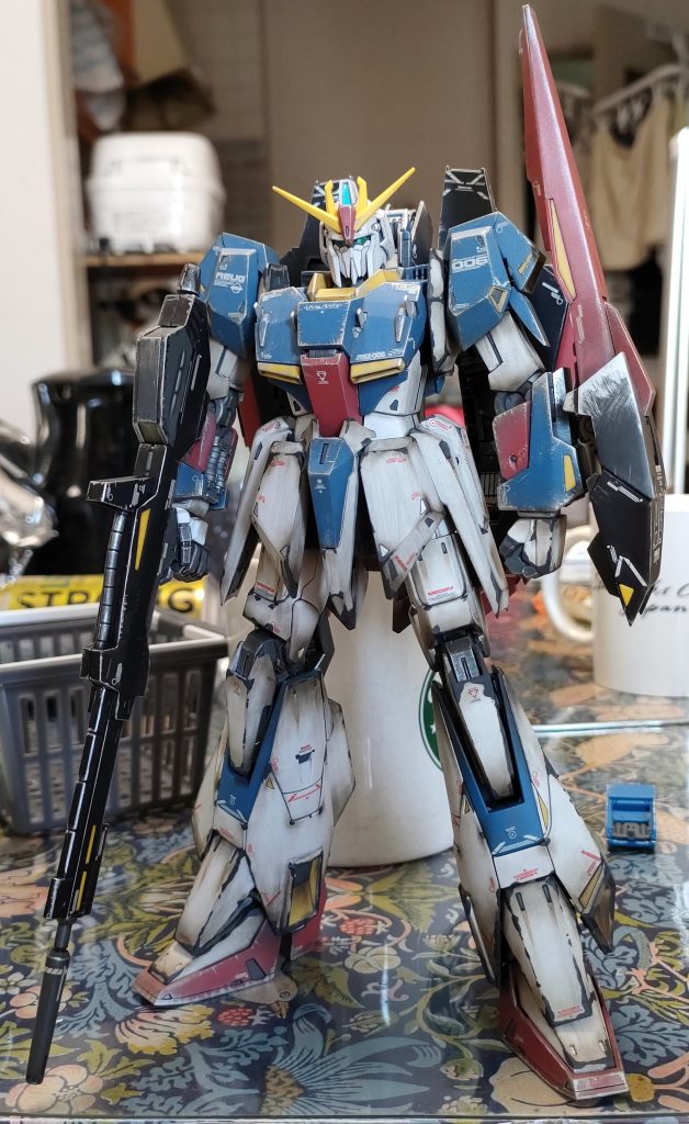 ドライプラシのやり過ぎや、トップコートを光沢でしてしまう失敗でテンションだだ下がりながら、何とか最後までやりきりました。やってみての感想が陸戦型ゼータかとW