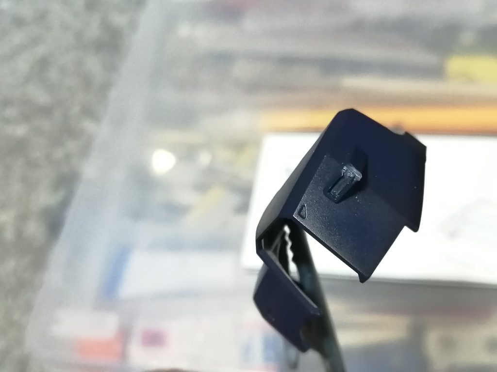 右胸のセンサーも上部が潰れてたので再生しました。