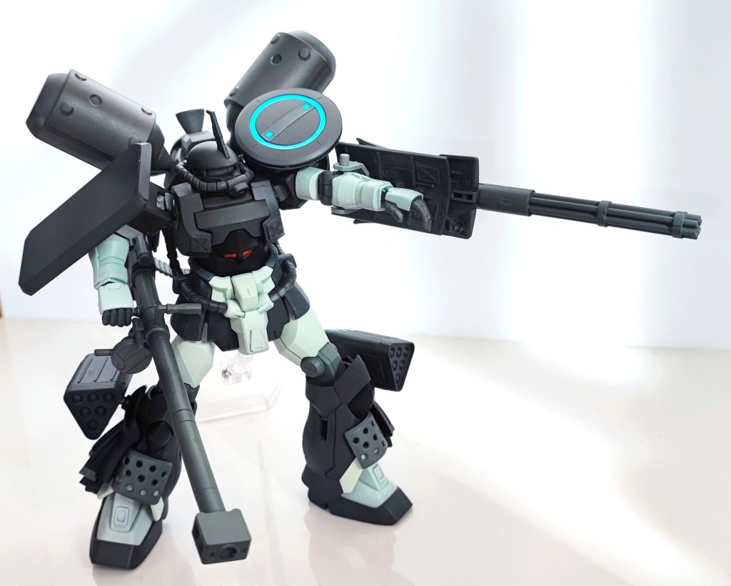 シールドはドラッツェのものを、ガトリングはグフカスのものを改造してくっつけてます。