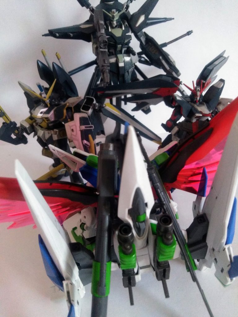 ｢どけっ！！オレは議長に話があるんだっ！！｣　　　　　　　　　　　　     　｢｢｢………此処から先は……通さない……｣｣｣           又も立ち塞がる敵！！　　　　　　　　　　その名も『ザ・ドリフターズ』《エイト アワー オール メンバー ギャザリング隊》