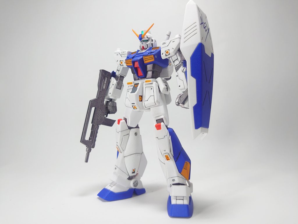 胴を2mm延長したら、かなりプロポーション良くなりました。ですが、面出しエッジ出しがまだまだ未熟。今後の課題ですね😅後は、胸部にプラ板でディティールの追加、Ver.Kaっぽくフィンも付けてみました。塗装は今回もアクリジョンとガンダムマーカーの併用です。股間のバーニアを間違えて真っ黄色に🤣組んだ後に気が付きましたw