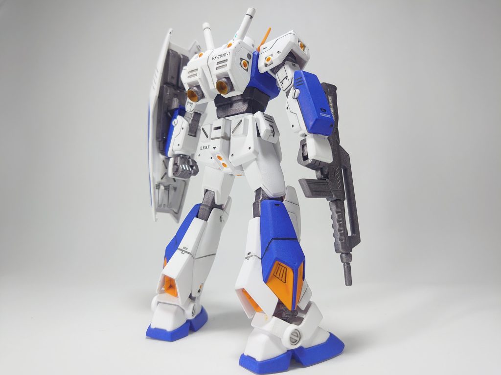 バックショット。筋彫りの追加とスミ入れ、専用の水転写デカール、つや消しトップコートでフィニッシュです。デカールは必要最低限でうるさくならないように気をつけました。