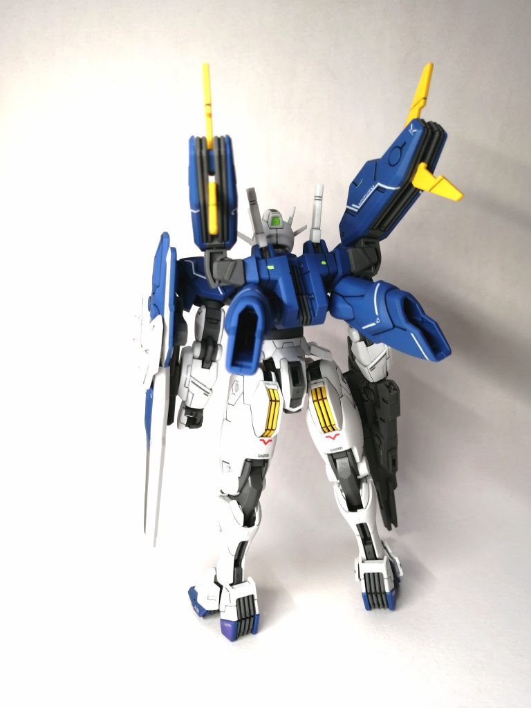 かかとのグレーの部分はニュートラルグレーで塗装しました。スミ入れはエナメル塗料とガンダムマーカースミ入れペンを併用して行いました。