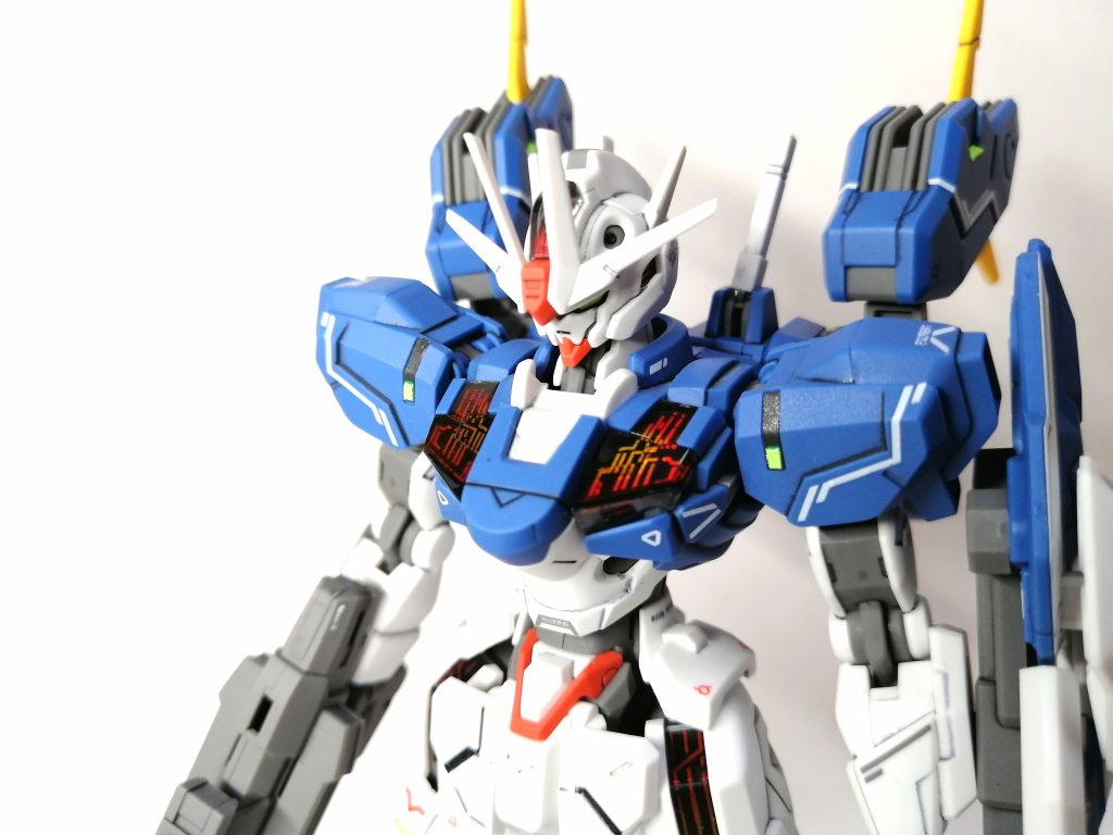 エアリアルはシェルユニットが特徴的なので、シェルユニットは光沢トップコートで光りを反射するようにして、それ以外の部分はつや消しトップコートで落ち着きのある雰囲気をめざして「メリハリ」をつけました。