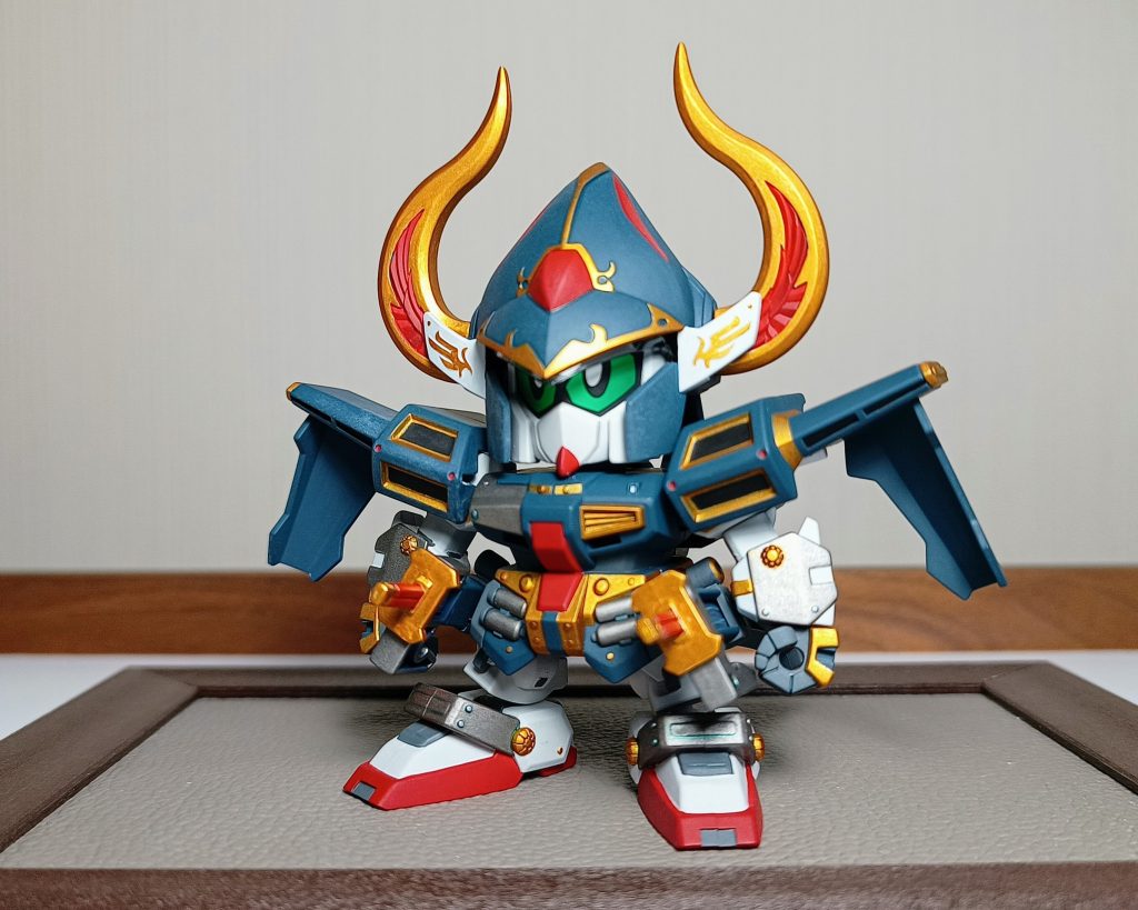 お店で見かけた天翔狩人 摩亜屈の箱絵がかっこよかったのでがんばって塗ってみました。烏帽子っぽい兜に左右アシンメトリーな胸部、二刀流がかっこいい!