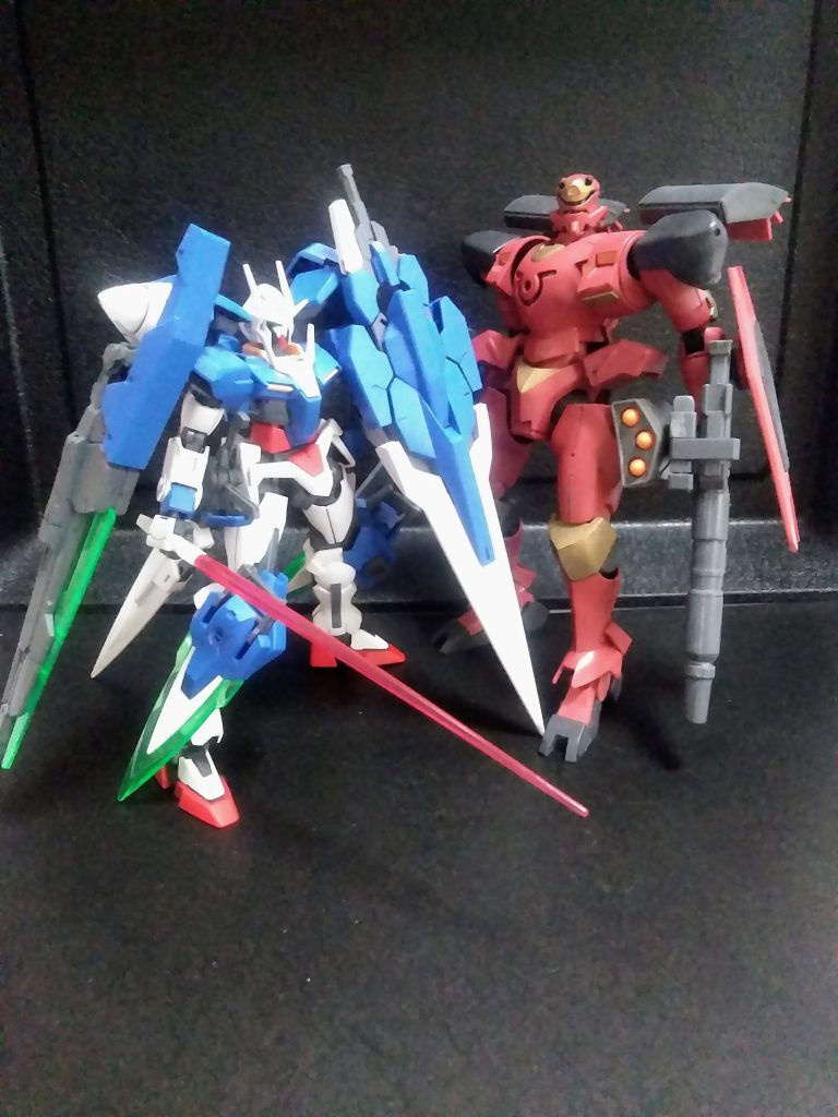 並べ立てて判る通り『アヘッドは20.6m』『ダブルオーは18.3m』結構体格の違いが有ったんですね🤔 やはり、相手がややデカイ方がバえる😍お目汚し ありがとうございました。