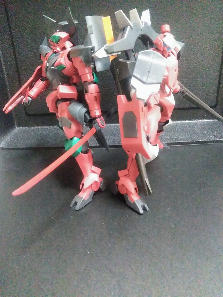 両キットとも特徴的なシルエットでとても印象に残り易いです😁 デザインは好き嫌いが別れる所ですかね😃お目汚し ありがとうございました。