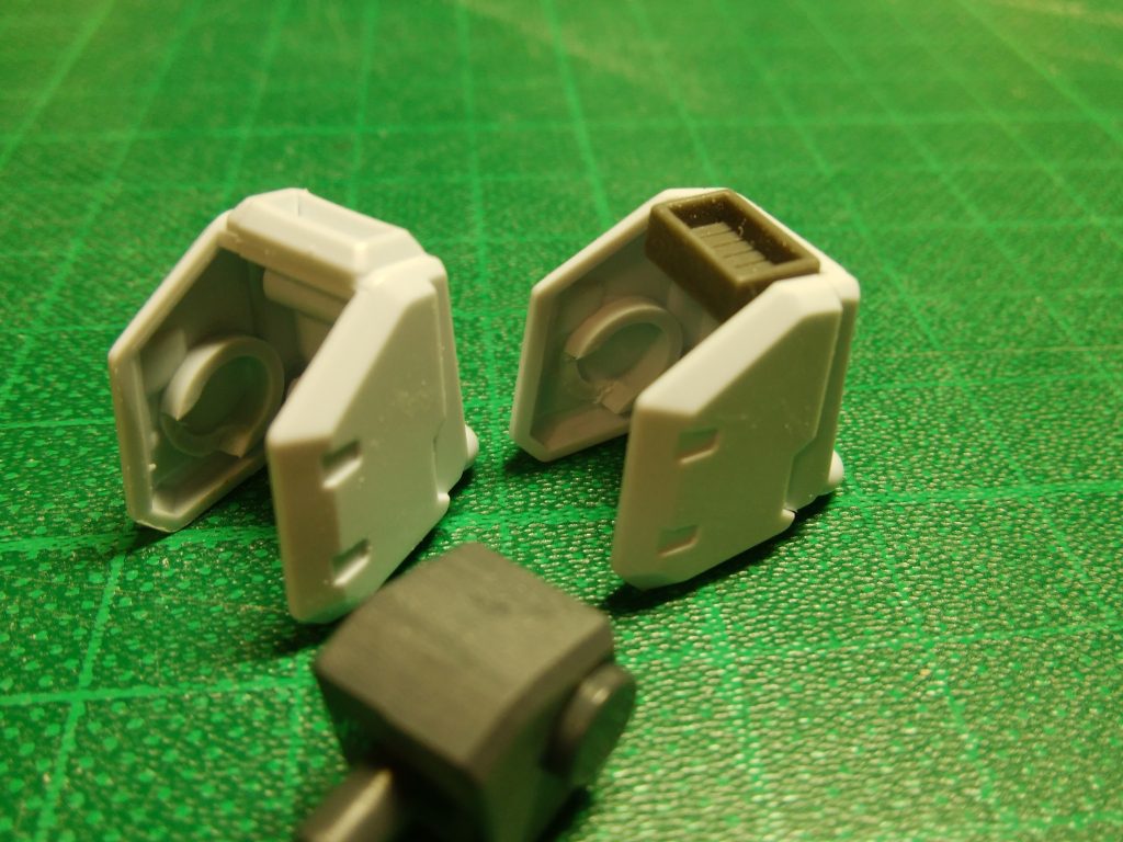 肩アーマーは後ハメ加工とアポジモータ?を市販アップグレードパーツに変更しました。