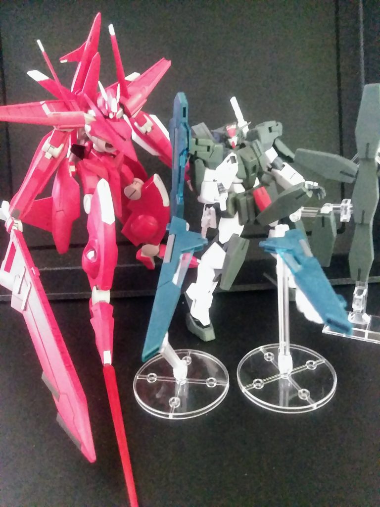 圧倒的な異形感で自己アピールしてくる子と、武装が山盛りナンだけど、控え目な雰囲気な子との共演でした😊お目汚し 失礼しました。