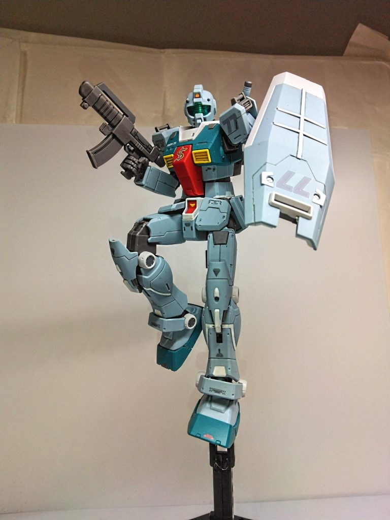 特に足の部分塗装が気に入っていて、ホワイトとニュートラルグレイがいい感じにマッチしています。