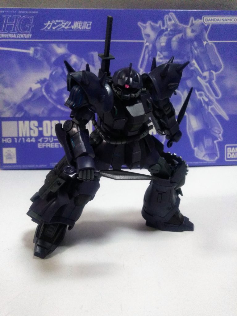 『クナイ』とくれば、両手持ちをしなければ😤