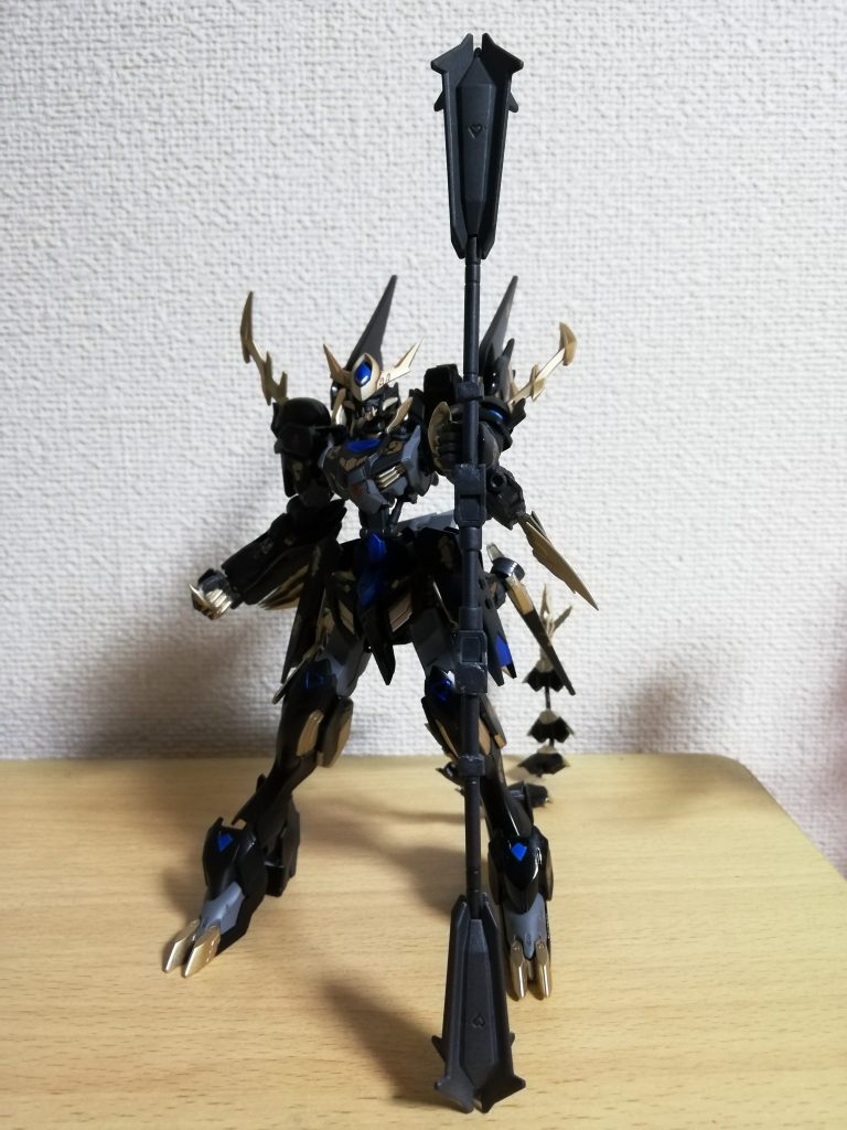 武装3 ツインロングメイス 今までのバルバトスが持ってないメイスを作りたくて鉄血武器セットのツインメイスとヒートソード武器セットの部品を組み合わせて制作