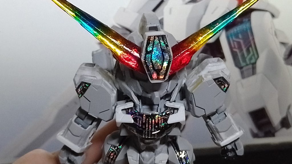 ホログラムのテスト、ホログラムステッカーはタミヤ4WDの副製品で、プラスチックのカバーがないので、マーカーで何かを書いたり塗ったりすることができます。 6年前に旺角の模型店で買ったステッカーですが、発売から20~30年以上経っていると思いますが、粘着力が弱くなっており、瞬間接着剤を使わないとすぐに剥がれてしまいます。