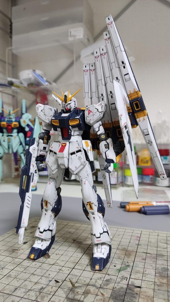 ウェザリング、いったん完了。後日見直して、やはり物足りなくなり、汚しを追加しました。以上、RG νガンダムでした。お読みいただきありがとうございました!