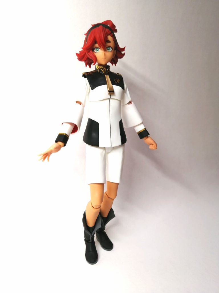 今回はモビルスーツではなく、人なので、自然な表現ができるように、スミ入れはほとんどしていません。スミ入れは服の真ん中の線のみです。