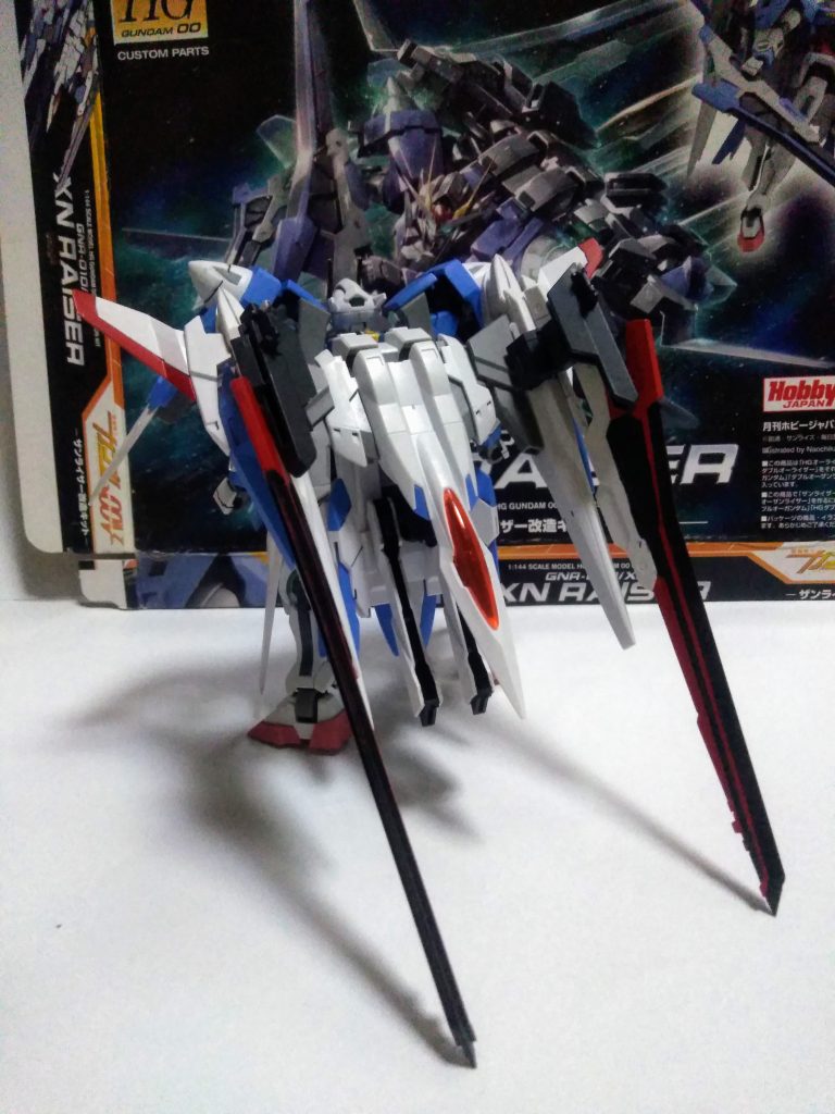 そして『OOG』にオンブしてなった姿が　『ダブルオー ザン ライザー』と成ります😤　機能的な事は全然知りません😂