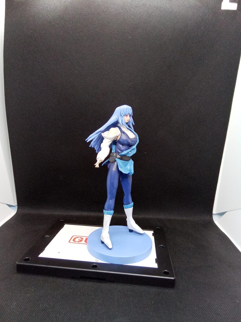 塗料は水性のガンプラ塗料を使用しています髪の毛(ソードストライク)服(ティターンズブルー)上着?(イザーク専用)白・グレー(水星の魔女用)