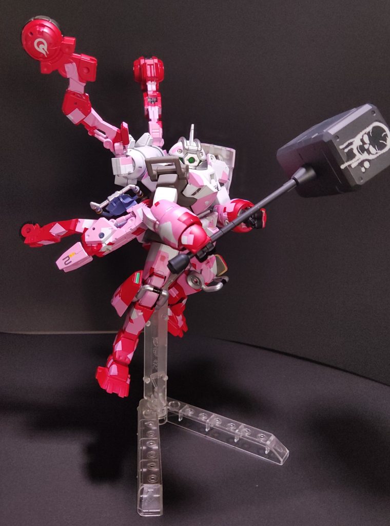 悪路はMSモードで。脚も腕も、ハンマーも使ってゴールを目指せ!組み換えなしで変形というかなんというか足を伸ばすしてアームを後ろに下げるだけ。