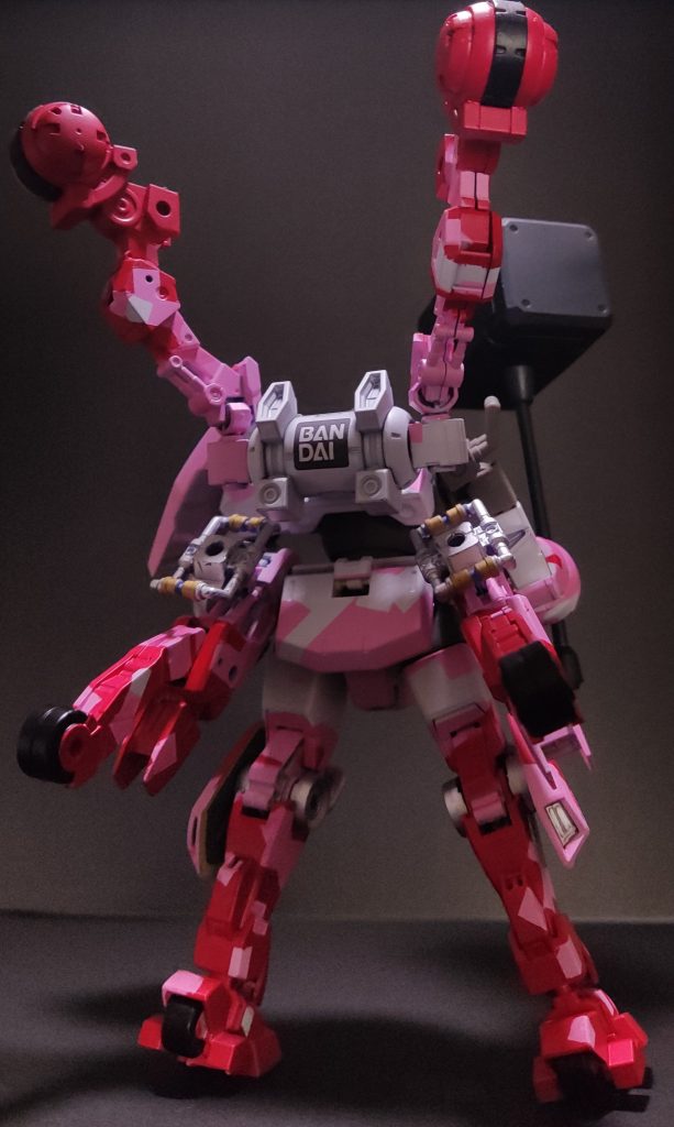 スポンサーステッカーを後ろに貼っているのは、「どうせあーしの背中しか見えねーんだからここが一番目立つんだよ」というチュチュパイセンの強い希望があったとかなかったとか。