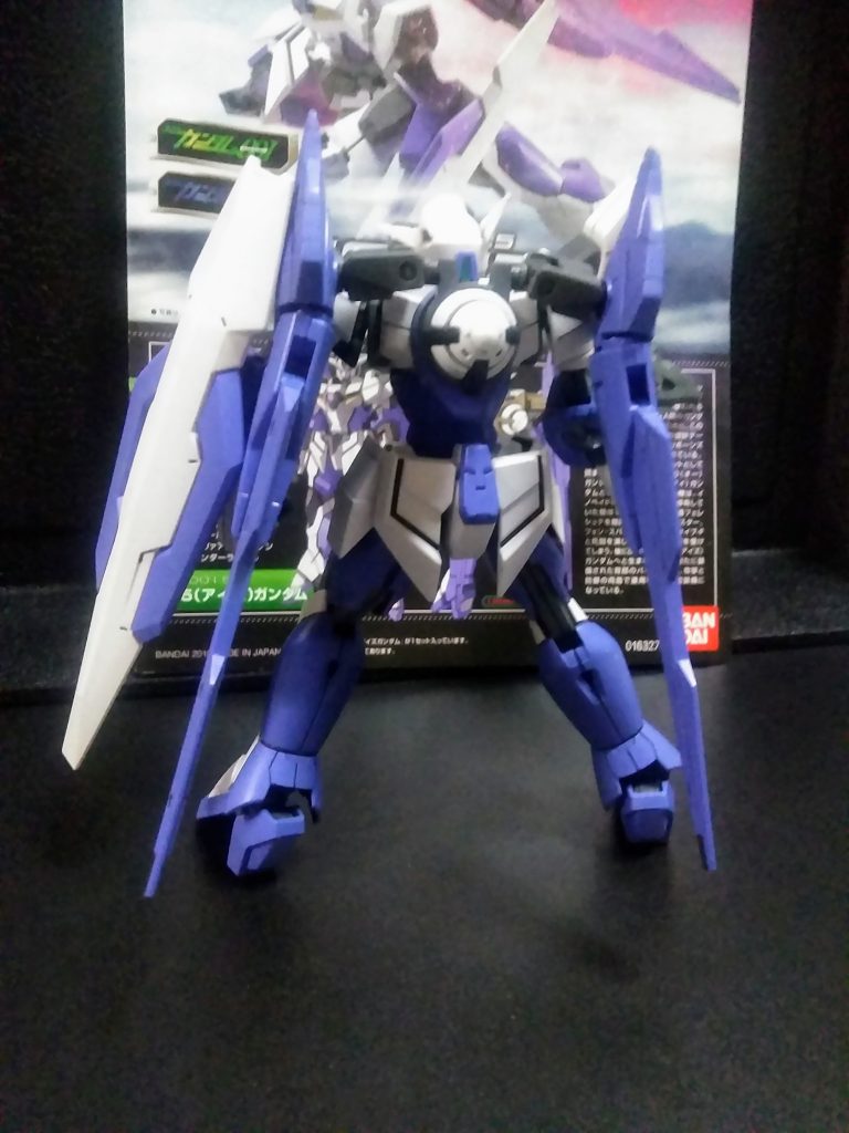 まぁ、見て判る通り『リボーンズ ガンダム』のベース機体となります😁         因みにウイング状のパーツは後付けで、元の状態のモノは『1(アイ) ガンダム』と言います🤔 『 O ガンダムの次だから 1 』