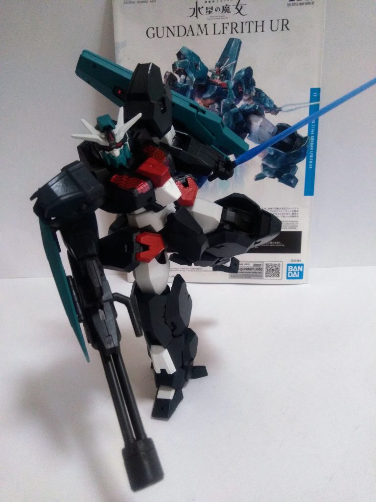 そして、このマッシブさで片足立ちが可能なのです😆